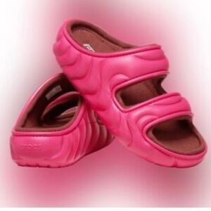 Crocs Classic Cozzzy Overpuff Slide Sandals Shoes Womens Size 7 Mens Size 5 Pink